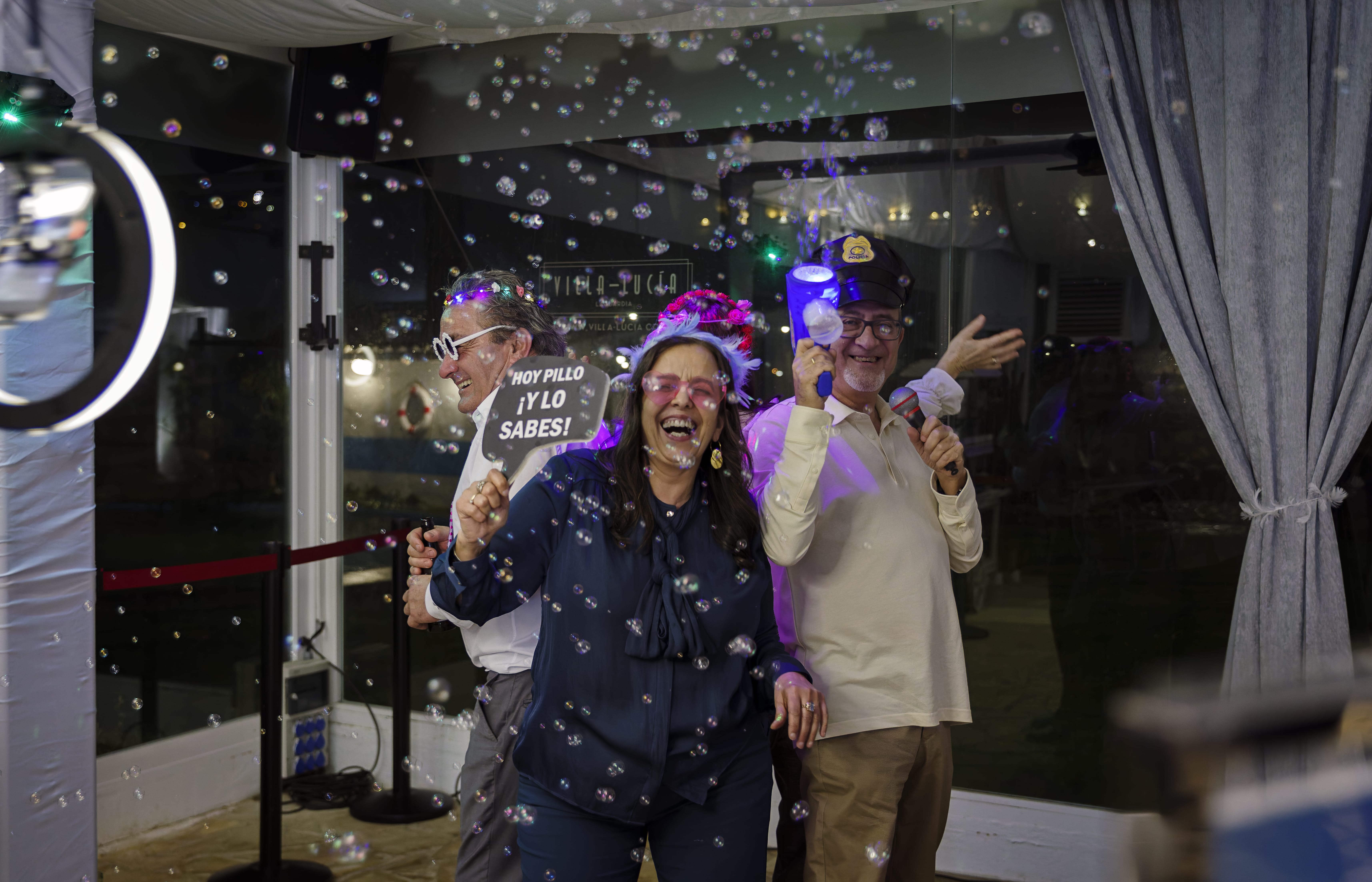 invitados usando videomatón 360 en boda en Villa-Lucía, Laguardia