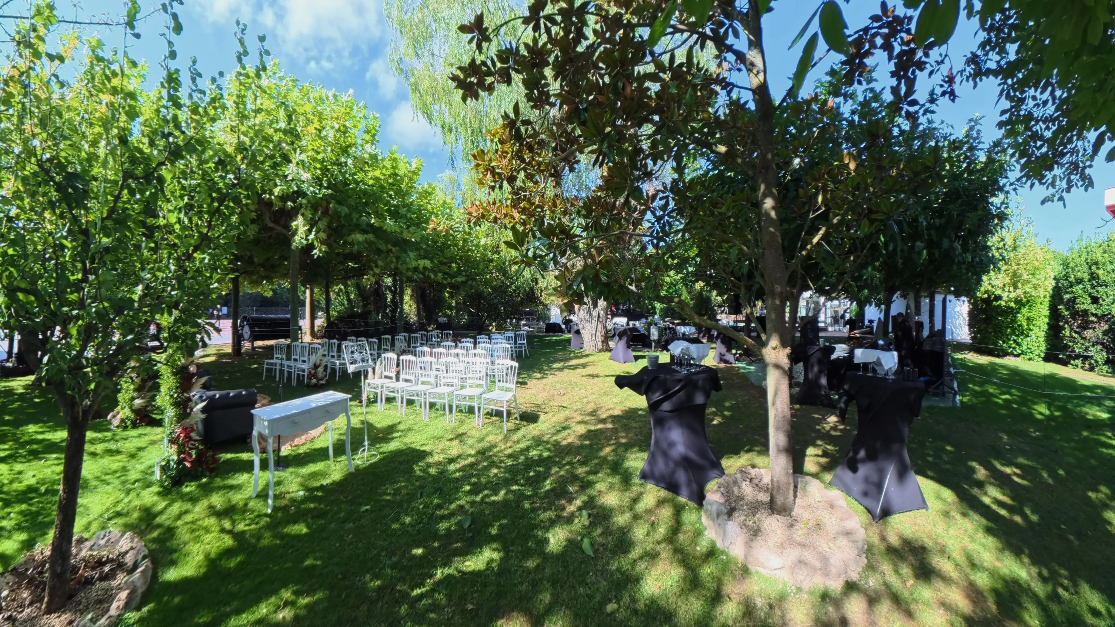 bodas en laguardia,jardines para bodas rioja alavesa,carpa para bodas villa lucía,espacio gastronómico villa lucía,tours 360 villa lucía,vídeo de boda 360º en laguardia,cobertura audiovisual 360º villa lucía,vídeo inmersivo de ceremonia al aire libre rioja,vídeo de boda 360º en españa,ideógrafos 360º,bodas en villa lucía,laguardia,villa lucía escenario único,videomatón 360º para bodas en villa lucía,Villa Lucía con Vídeo 360º