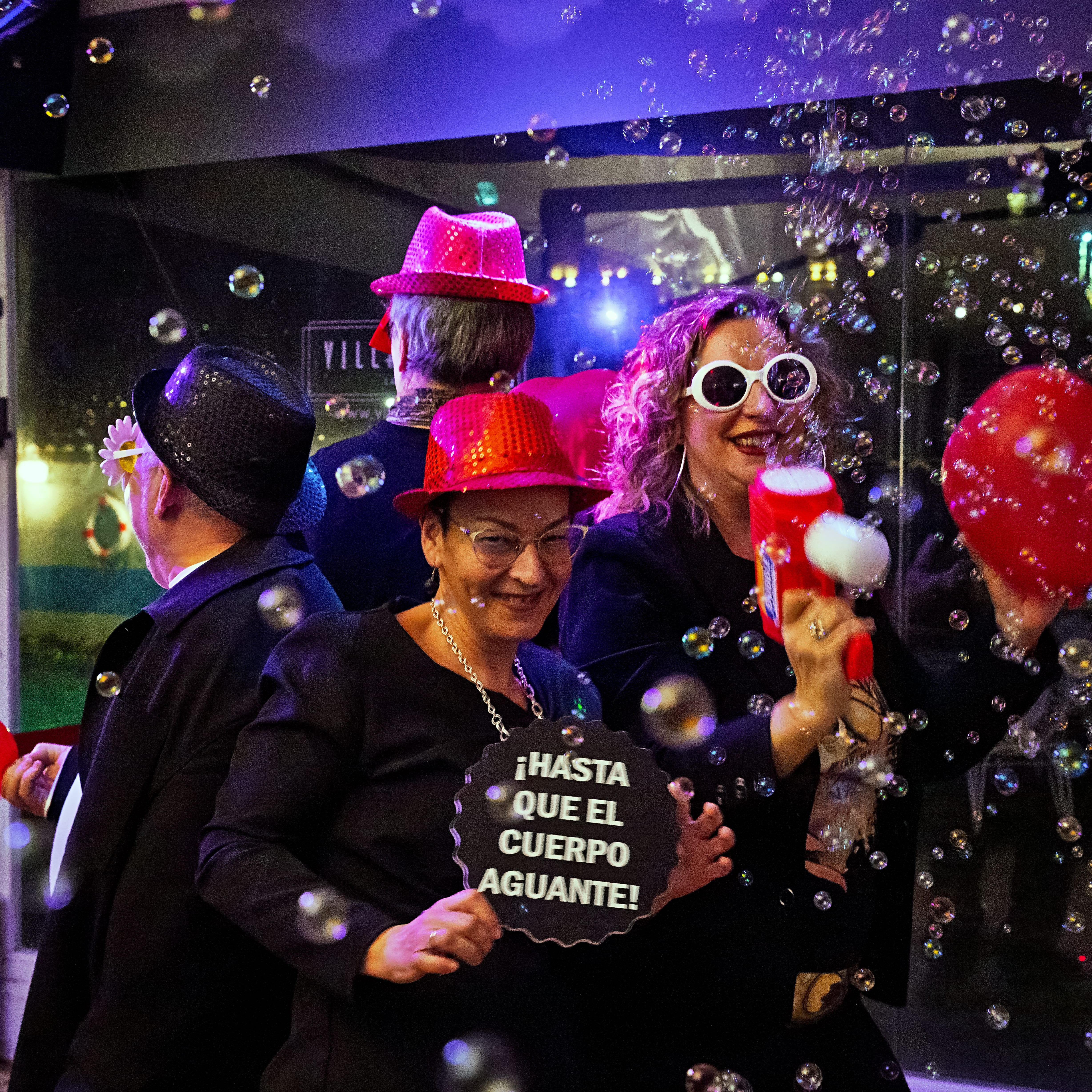 Invitados bailando San Valentín Ochentero